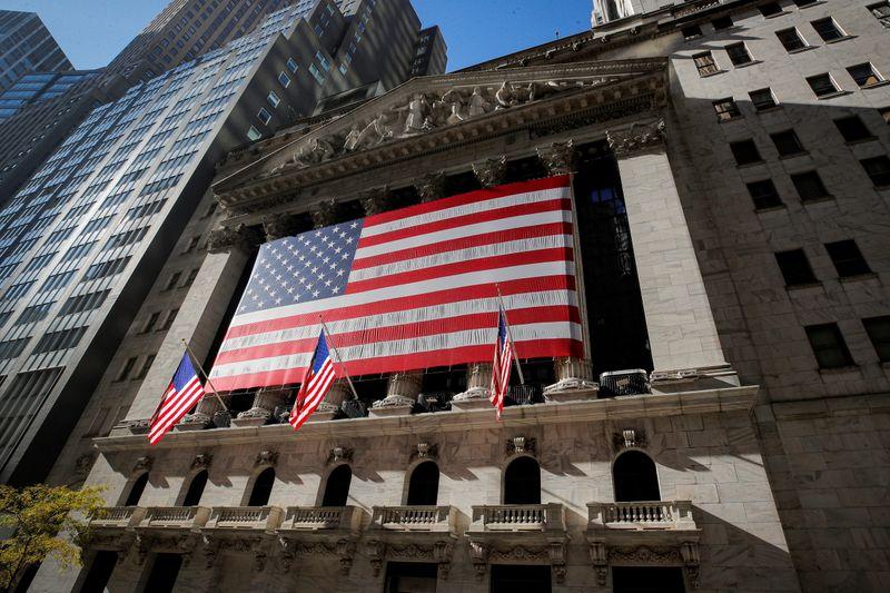 Nasdaq closes higher with technology stocks back in favor