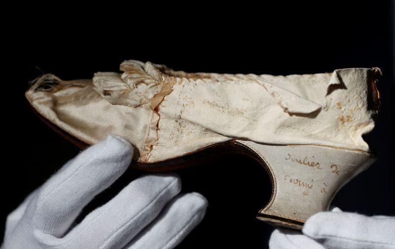 Marie Antoinettes silk shoe goes up for sale in Versailles