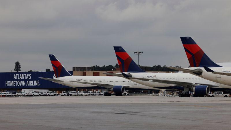 Delta Air extends middle seat blocks through March 30