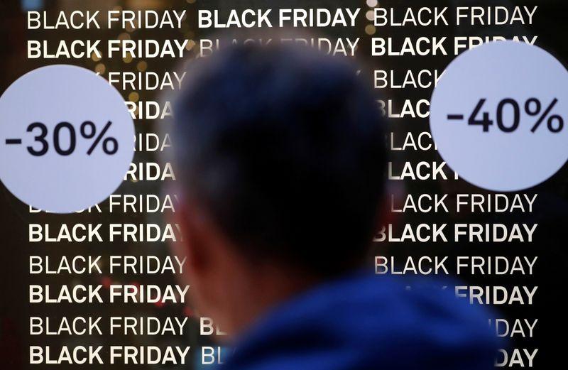 French govt calls on giant retailers to delay Black Friday sales