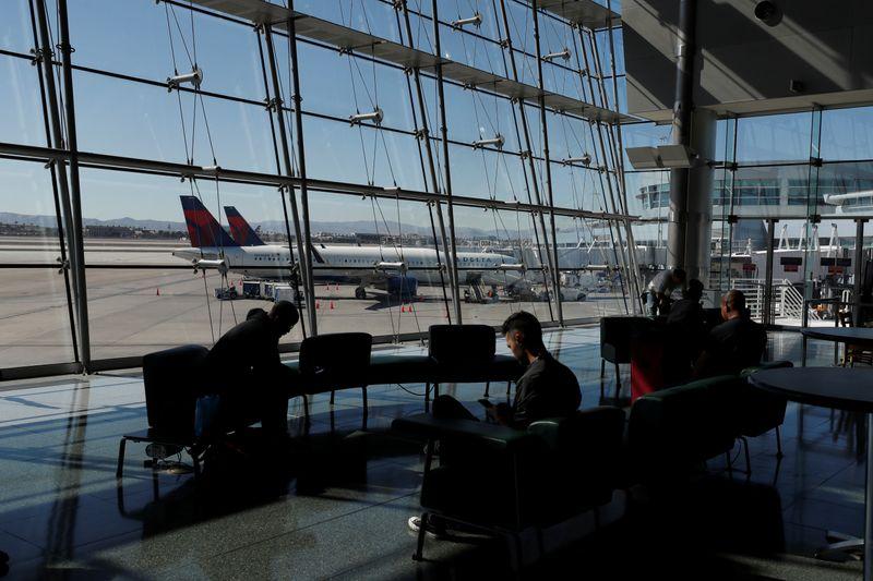 US airports screen millions of travelers ahead of Thanksgiving