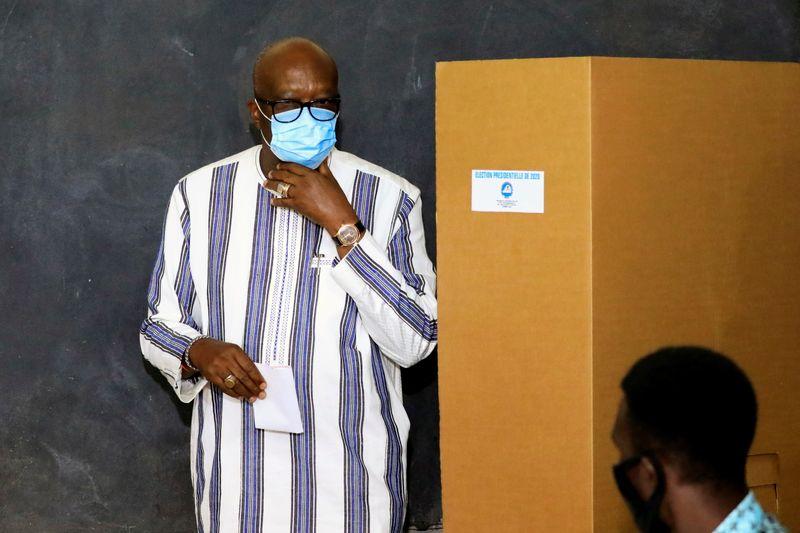 Burkina Fasos Kabore edges closer to reelection as lead grows