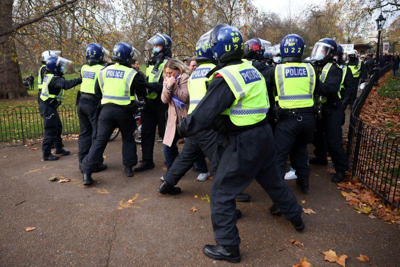 UK police arrest 155 in antilockdown protests in London