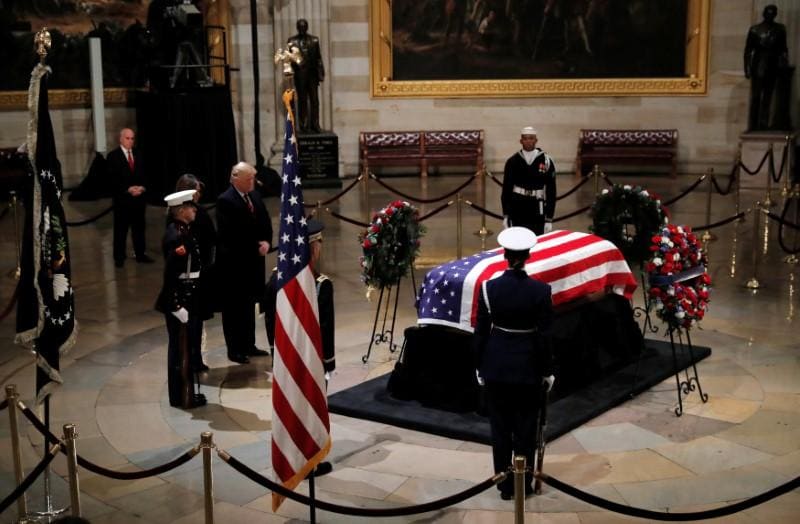 Corrected: Ordinary Americans, dignitaries mourn Bush at U.S. Capitol ...