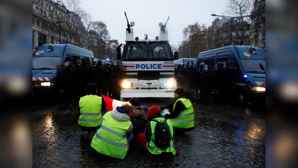 Thousands of French 'yellow vests' protest for fifth Saturday
