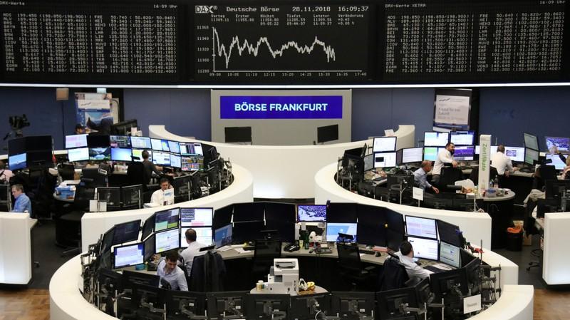 European shares stuck in Santa Crash