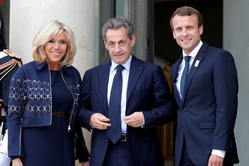 Frances Macron turns to Sarkozy amid yellow vest protests