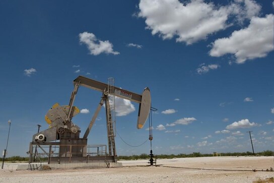 Crude hovers near multi-month lows with market in doldrums Crude hovers near multi-month lows with market in doldrums