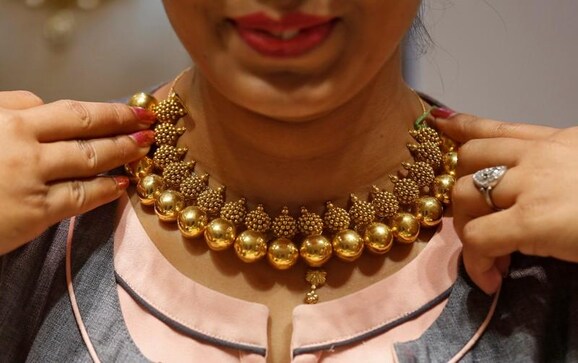 Gold edges up but risk-on sentiment limits gains Gold edges up but risk-on sentiment limits gains