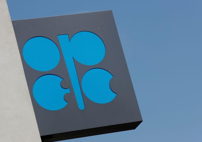 OPEC gearing up for deeper oil cuts, Russia yet to agree OPEC gearing up for deeper oil cuts, Russia yet to agree