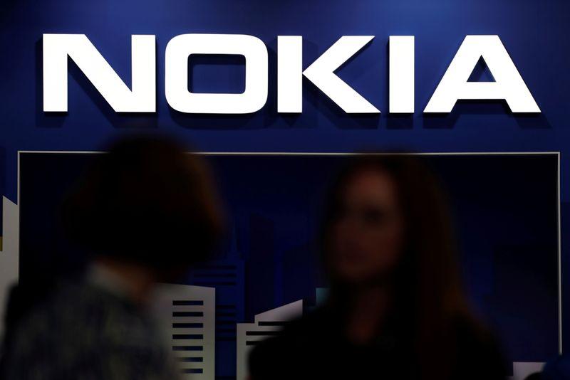 Nokia halts legal action against Daimler with mediation offer in patent row