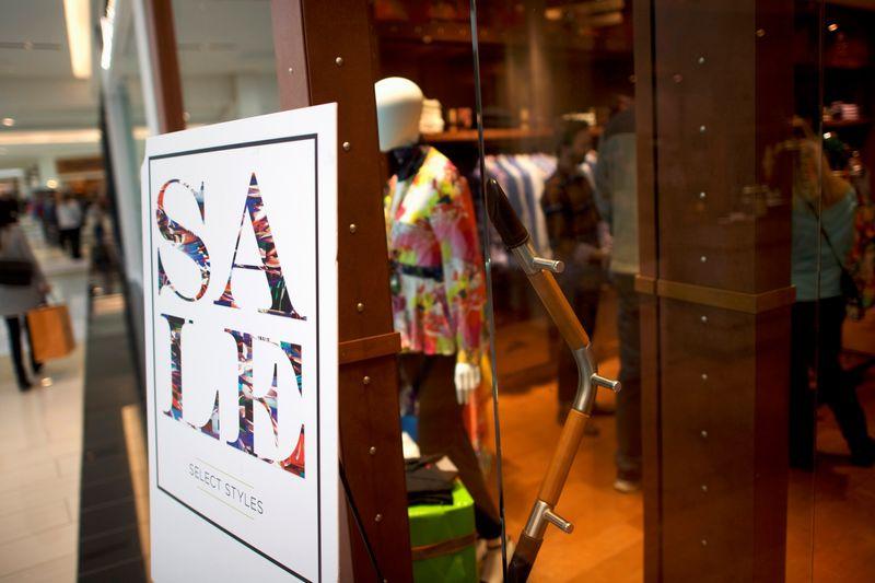 Lacklustre US retail sales cast shadow on Q4 economic growth