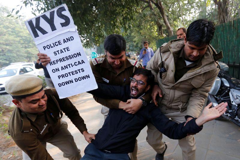 Why Indias new citizenship plans are stirring protests