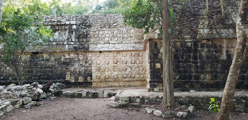 Archaeologists discover ancient Mayan palace in eastern Mexico