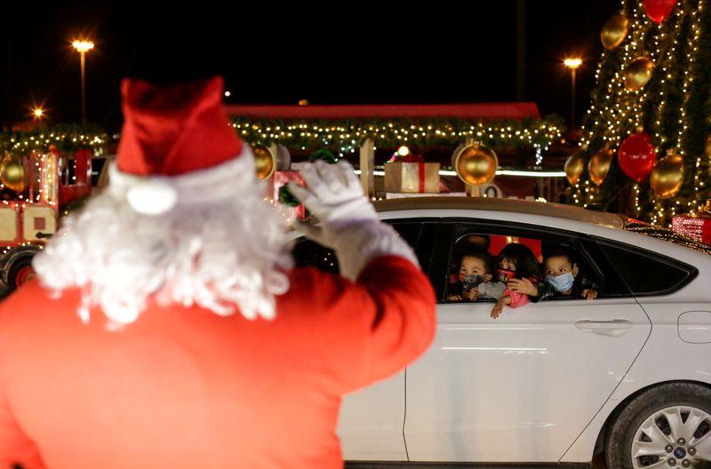 No presents Mexicans asked to curb Christmas plans to control pandemic