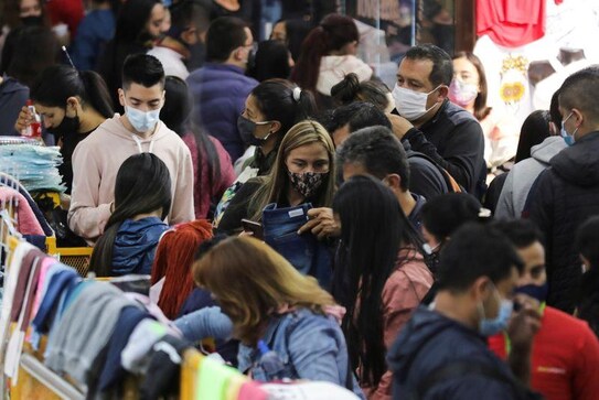 As Christmas shoppers throng stores, Colombia's government warns against crowds As Christmas shoppers throng stores, Colombia's government warns against crowds