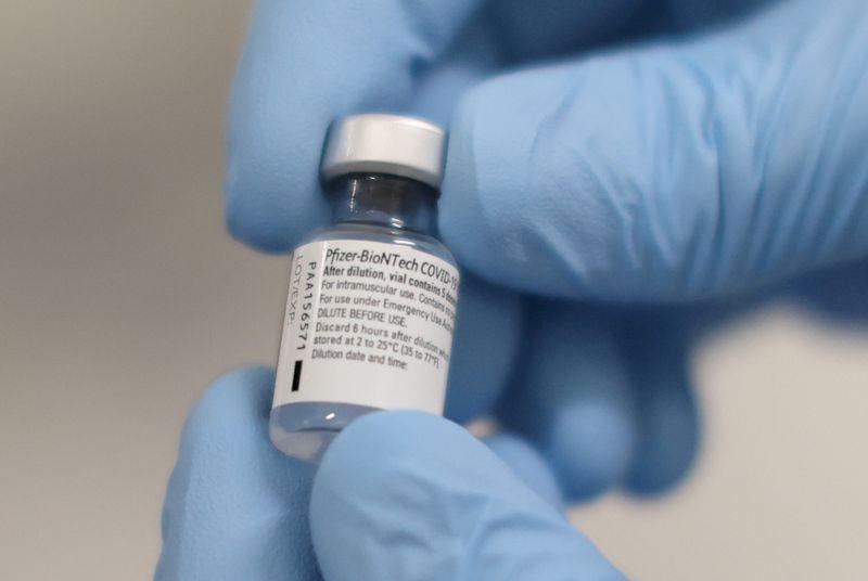 US FDA advisers overwhelmingly back authorizing Pfizer COVID19 vaccine