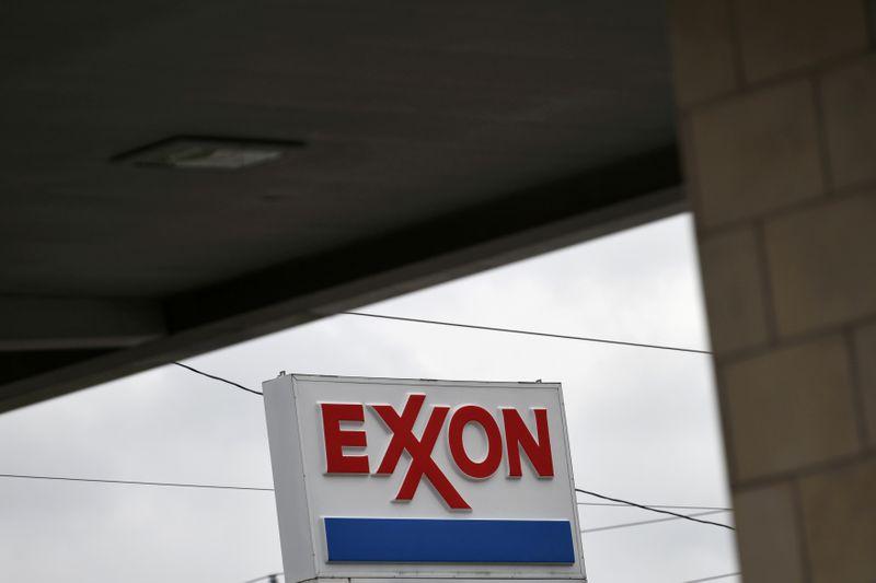 Tiny activist investors arguments against Exxon draw crowd to its side
