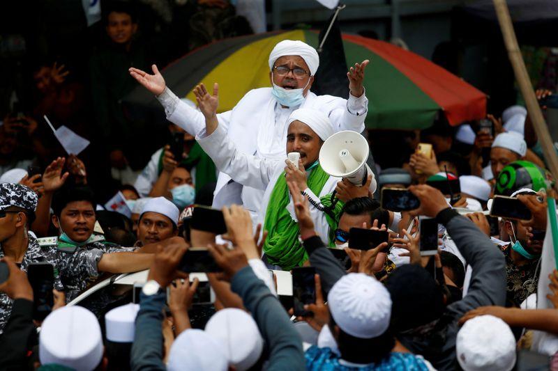 Hardline Indonesian cleric held over alleged coronavirus lockdown breaches