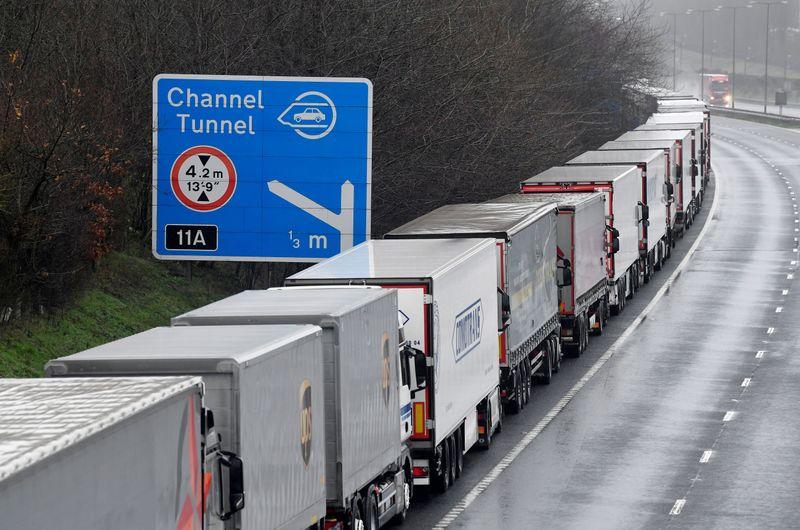 UK supermarkets warn of gaps on shelves if transport links to Europe not restored