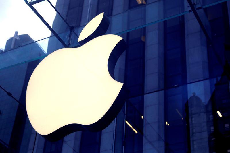 Apple share gain dwarfs GM after car rollout news